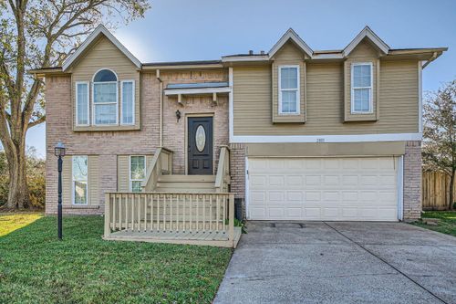 2801 Custer Dr, League City, TX, 77573-4706 | Card Image