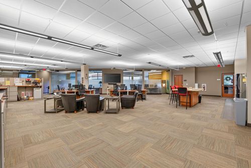 9605 Schmidt Lake Rd, Plymouth, MN, 55442-4521 | Card Image