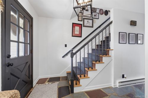 7 Kerr Rd, Rhinebeck, NY, 12572-3551 | Card Image