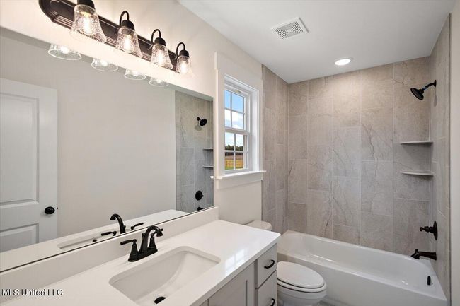 Upstairs bath | Image 43