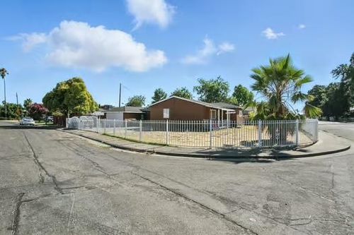 1372 Bradford Street, Stockton, CA, 95205 | Card Image
