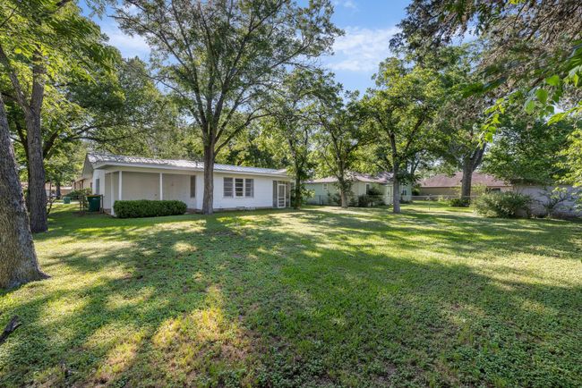 628 S Madison St, House other with 2 bedrooms, 2 bathrooms and 1 parking in La Grange TX | Image 21
