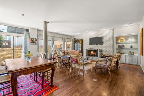 2129 Fountain Square Dr, Fort Worth, TX, 76107-3639 | Card Image