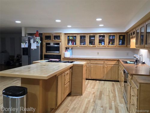 4677 Point Ct, Silverwood, MI, 48760-9749 | Card Image