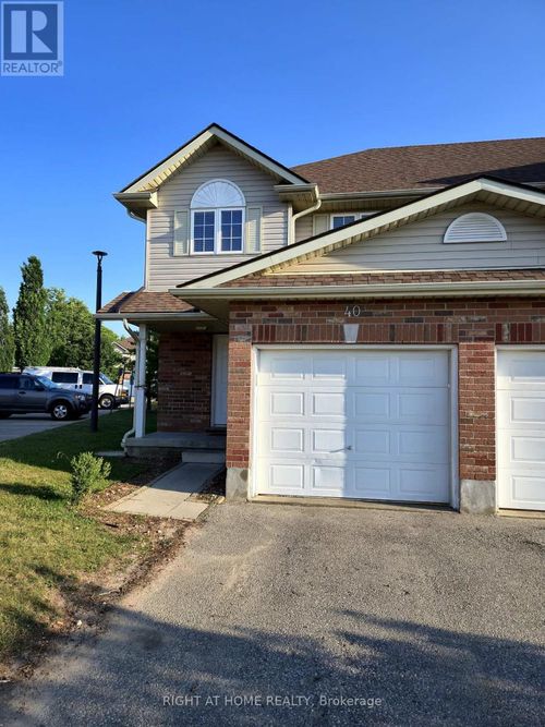 40 Fallowfield Dr, Kitchener, ON, N2C0A8 | Card Image
