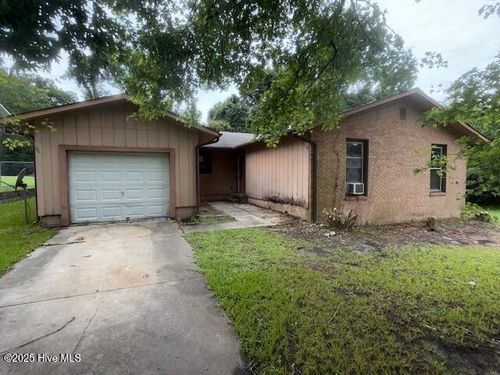 119 Shadow Brook Dr, Jacksonville, NC, 28546-8360 | Card Image