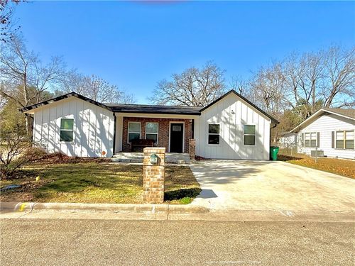 1704 N Hoover Ave, Cameron, TX, 76520-2137 | Card Image