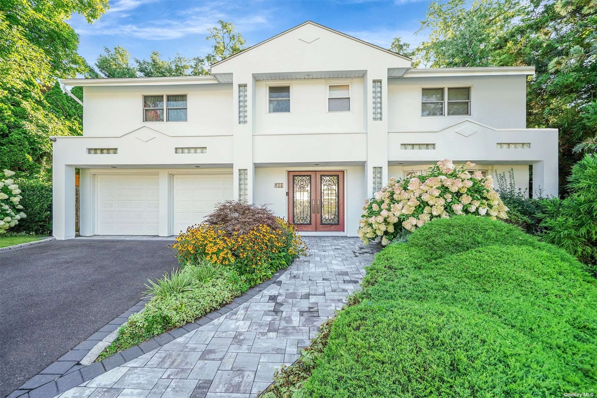 Cherrywood Dr, New Hyde Park, NY 11040
