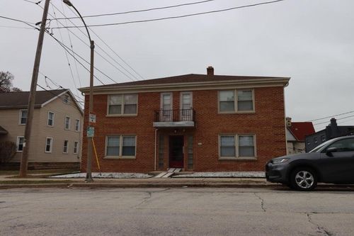 2312 N 71st Street, Wauwatosa, WI, 53213 | Card Image