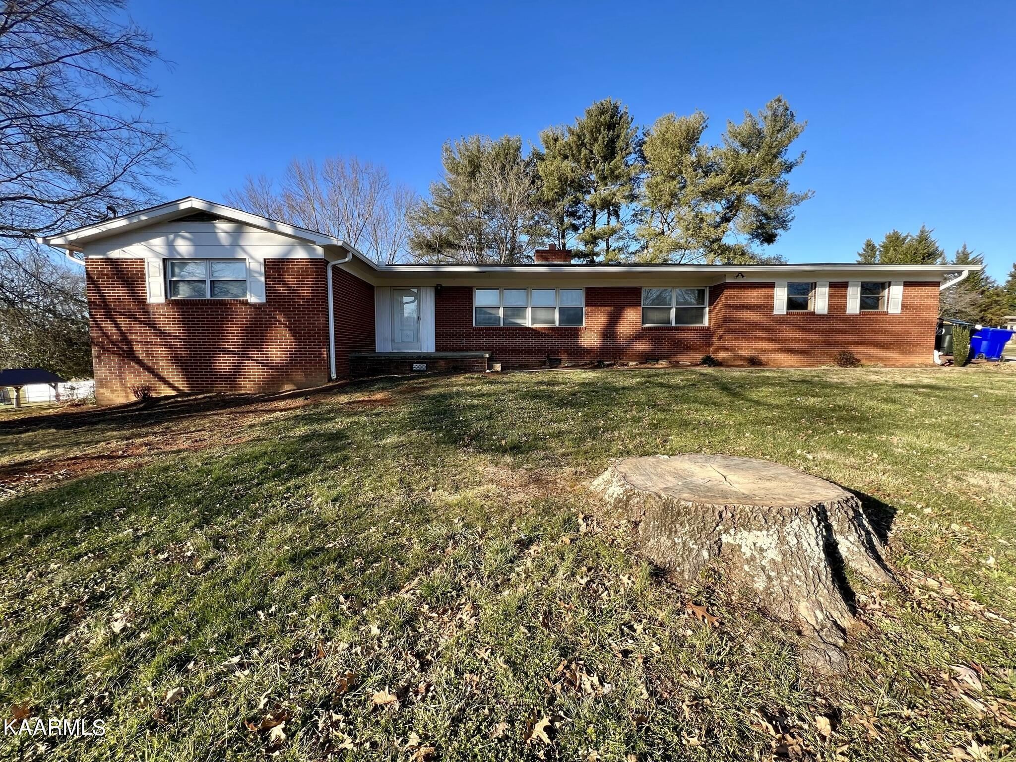 Hugh Dr, Morristown, TN 37813