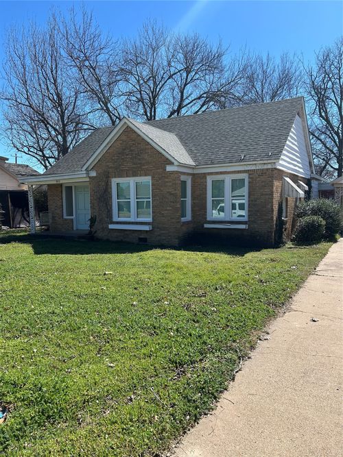 903 W Main St, Olney, TX, 76374-1747 | Card Image