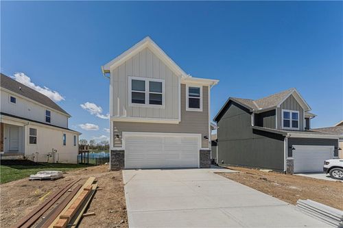 8801 Sw 10th St, Blue Springs, MO, 64064-7851 | Card Image