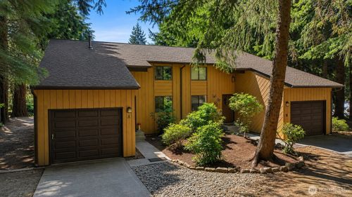 8111 58th Ave Se, Olympia, WA, 98513-5305 | Card Image