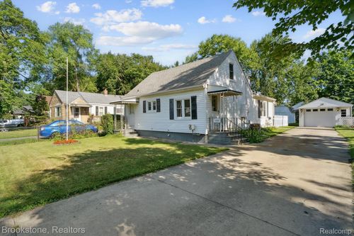 224 W Chicago Ave, Pontiac, MI, 48340-1137 | Card Image