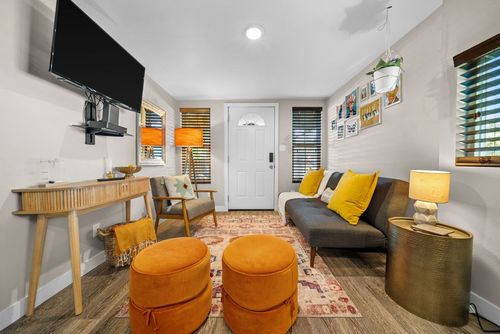 1013 S 1st St, Rogers, AR, 72756-5458 | Card Image