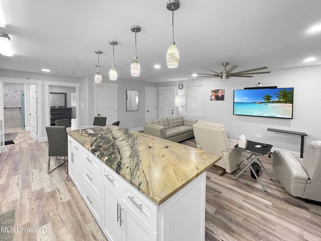 Barndo Kitchen and living | Image 4