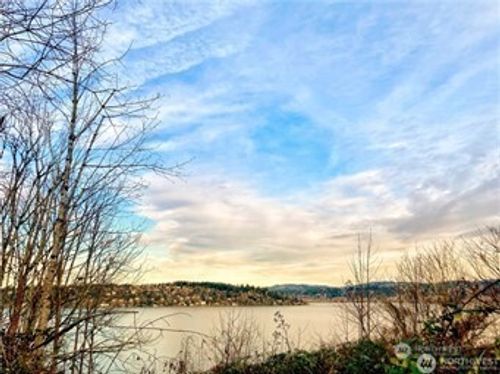 97 Seattle Ctr, Seattle, WA, 98109 | Card Image