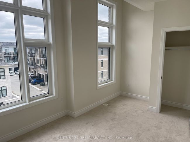 8 Tamola Park Crt, House attached with 3 bedrooms, 3 bathrooms and 1 parking in Toronto ON | Image 9
