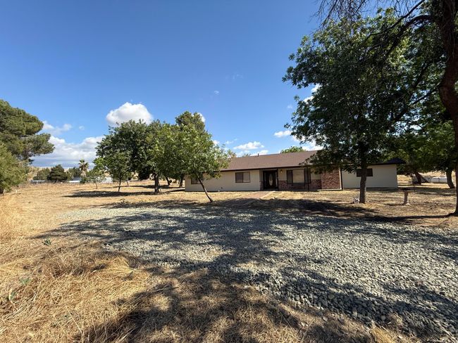 27057 Avenue 196, House other with 3 bedrooms, 2 bathrooms and null parking in Strathmore CA | Image 32