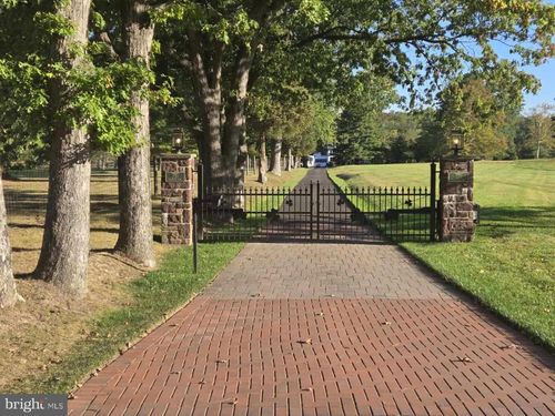 220 Stoopville Rd, NEWTOWN, PA, 18940-9209 | Card Image