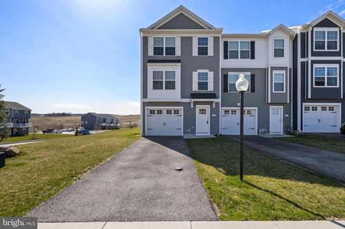 887 Setting Sun Ln, CHAMBERSBURG, PA, 17202-6609 | Card Image