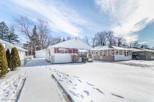 537 Northfield Rd, Bedford, OH, 44146-2303 | Card Image