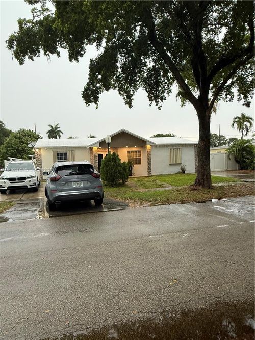1031 Ne 142nd St, North Miami, FL, 33161-3315 | Card Image
