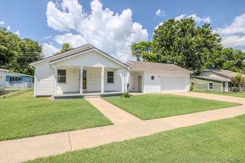 1322 W Quarles St, Claremore, OK, 74017-5231 | Card Image