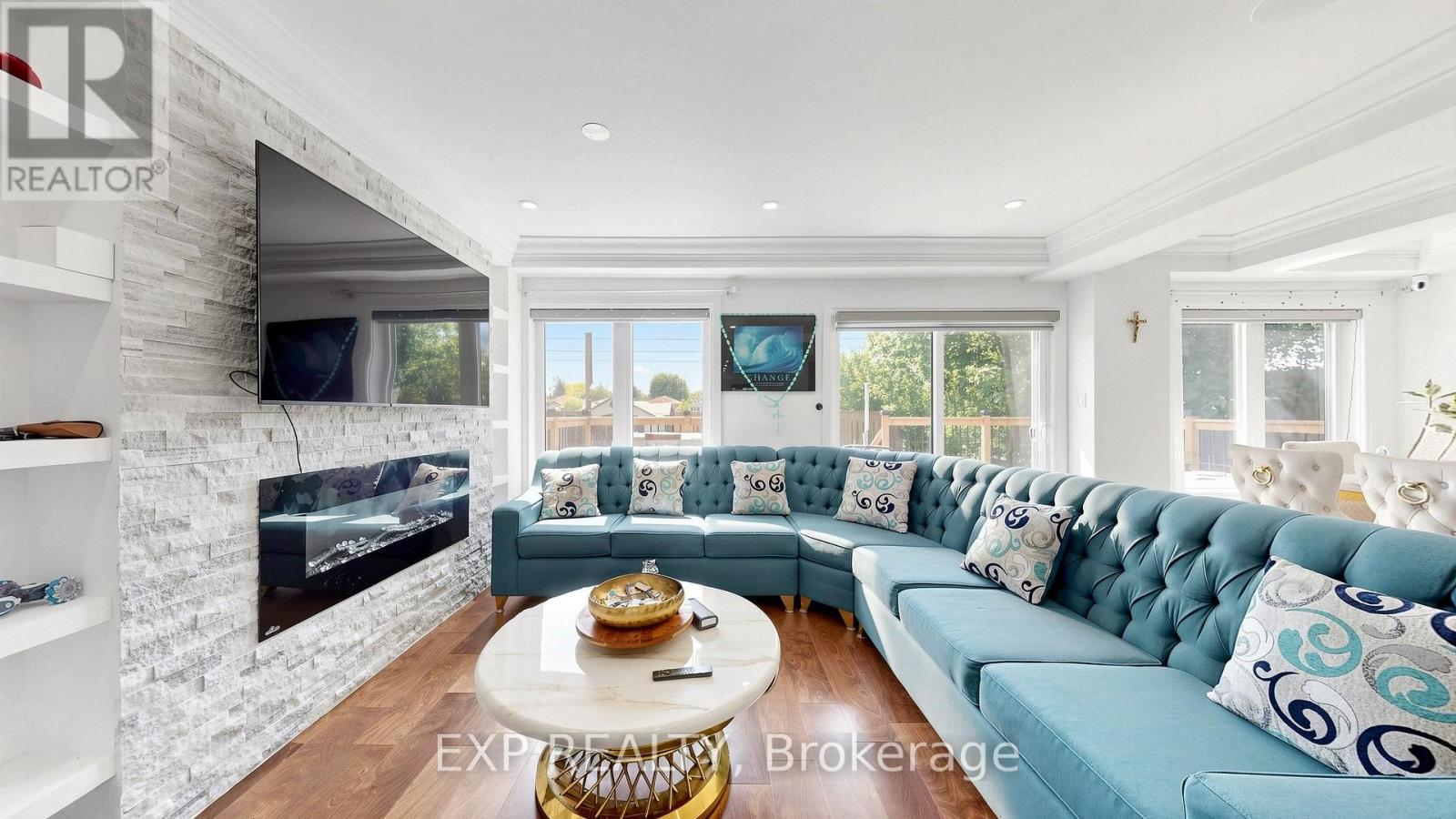 Residential in Toronto (Wexford-Maryvale) 3