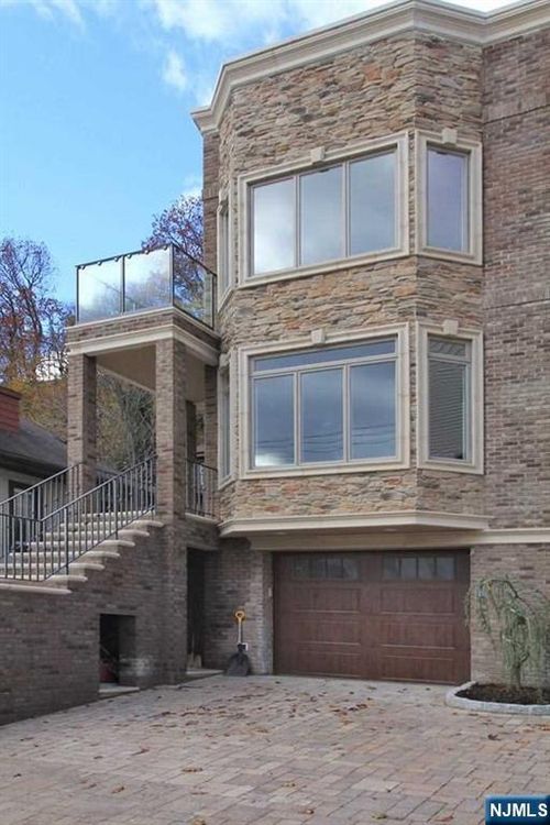 516 Undercliff Ave, Edgewater, NJ, 07020-1593 | Card Image