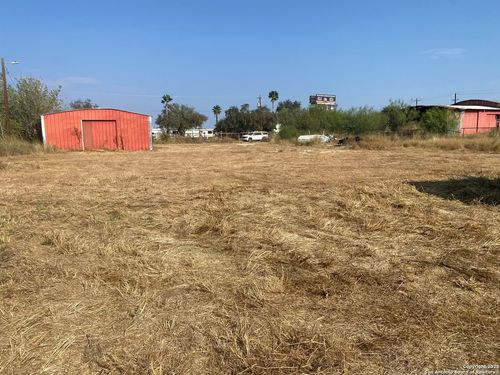 15650 S Interstate Highway 35, Dilley, TX, 78017-4619 | Card Image