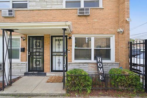 i-6950 Cregier Ave, Chicago, IL, 60649-1427 | Card Image