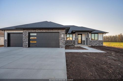 713 Royal St Pats Drive, WRIGHTSTOWN, WI, 54180 | Card Image