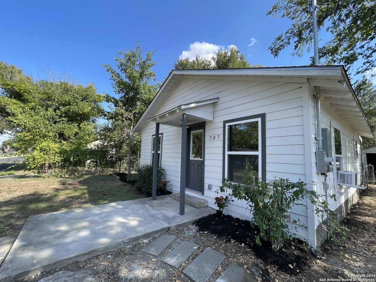 Mitchell Ave, Seguin, TX 78155