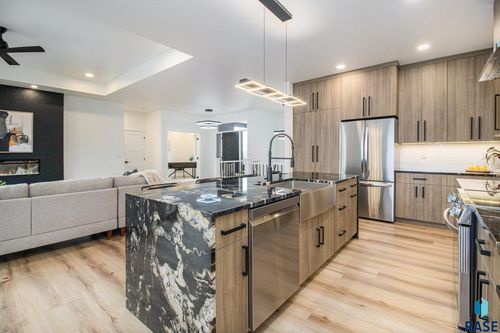 2812 S Dunraven Ave, Sioux Falls, SD, 57101 | Card Image