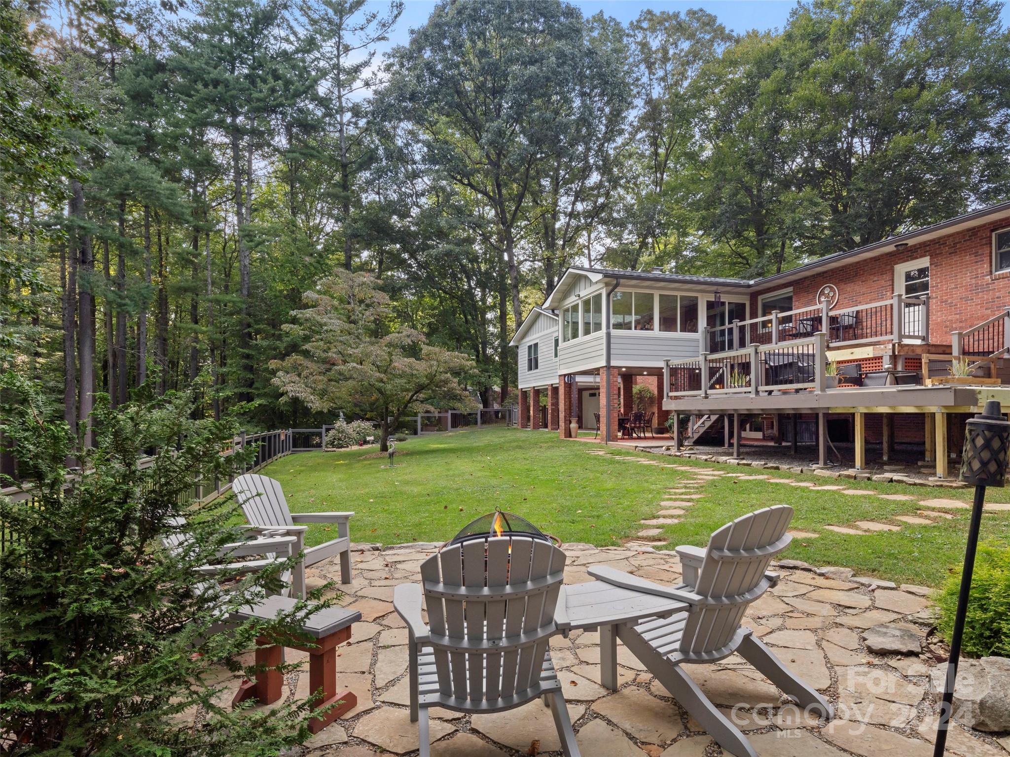 Ashley Pl, Etowah, NC 28729