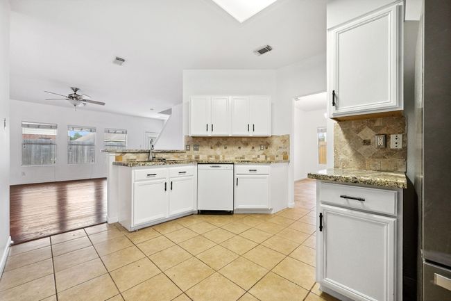 18435 Emory Brook Ct, House other with 5 bedrooms, 3 bathrooms and 2 parking in Humble TX | Image 9