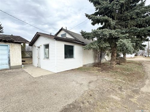 107 &amp; 109 Otter St, Cut Knife, SK, S0M0N0 | Card Image