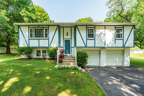 24 S Gate Drive, Poughkeepsie (Town), NY, 12601 | Card Image