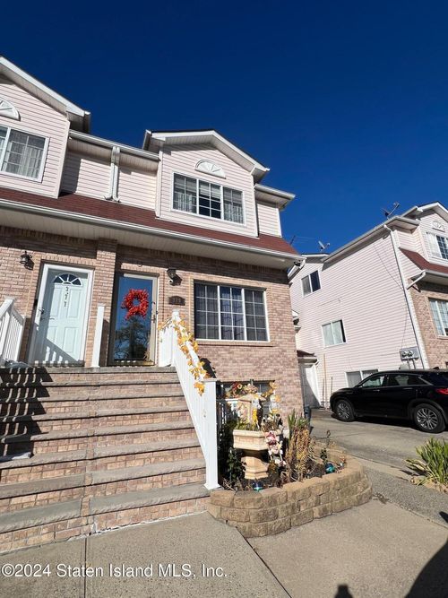 379 Timber Ridge Drive, Staten Island, NY, 10306 | Card Image