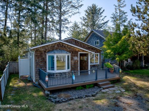 572 N Hemlock St, Cannon Beach, OR, 97110-3040 | Card Image