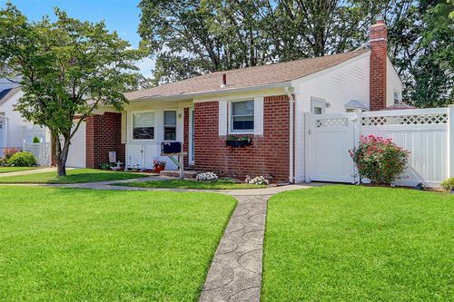143 Willard Ave, Farmingdale, NY, 11735-5140 | Card Image