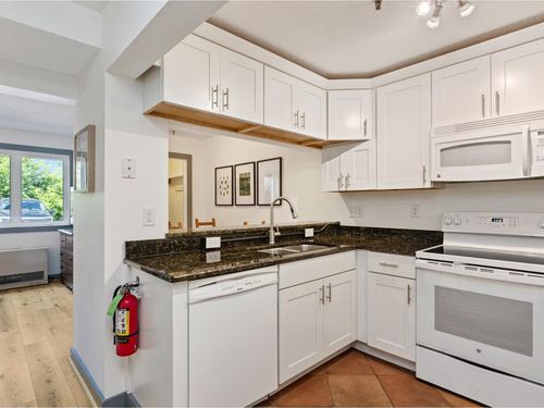 apt-5-337 College St, Burlington, VT, 05401-8375 | Card Image