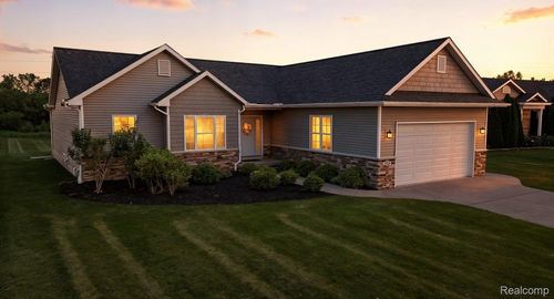 5606 Chatham Ln, Grand Blanc, MI, 48439-9802 | Card Image