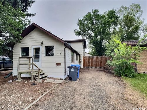 525 First A St, Estevan, SK, S4A0C4 | Card Image