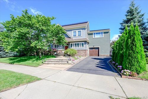 132 Blackheath Road, Hempstead, NY, 11561 | Card Image