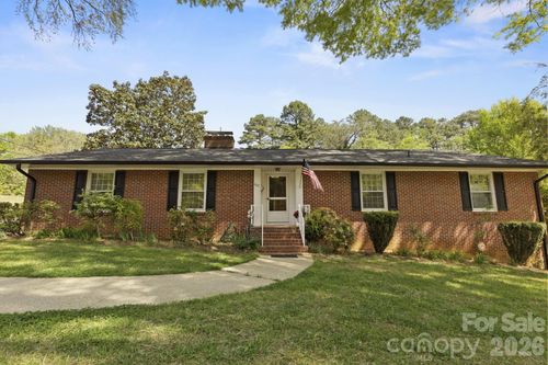 607 12th Ave Ne, Hickory, NC, 28601-2704 | Card Image