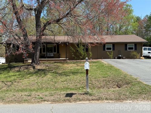 3309 40th Avenue Pl Ne, Hickory, NC, 28601-7764 | Card Image