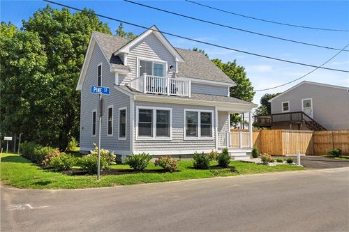 51 Pine St, Portsmouth, RI, 02871-4415 | Card Image