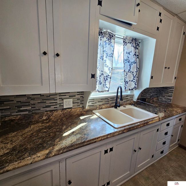 909 9 Th St, House other with 3 bedrooms, 2 bathrooms and 1 parking in Fairbury NE | Image 5